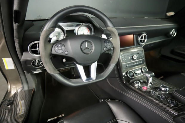 Mercedes-Benz SLS AMG in Designo Magno Sylvanitgrau