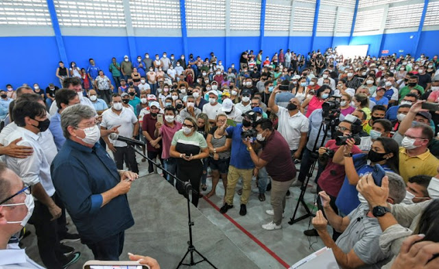 João Azevêdo inspeciona obras do acesso ao Parque da Pedra da Boca, entrega ginásio e anuncia novos investimentos em Cacimba de Dentro