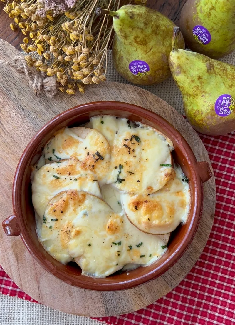 Gratén de patata y pera con raclette