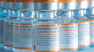 Presidente-executivo da Pfizer defende vacinação anual contra Covid-19