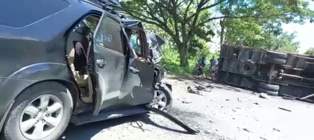 Truk Dan Fortuner Adu Banteng, Satu Kendaraan Penyok