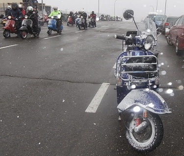 7ª subida a la Covatilla 🛵⛄ Cuando tienes preparada la ruta y se pone a nevar.