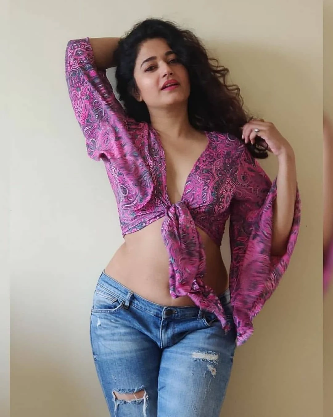 South Indian Actress Poonam Bajwa Sexy Nevel pics
