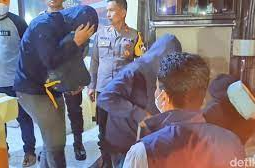 Operasi Senyap OTT KPK  Tangkap 4 Pejabat dan 1 Orang Rekanan  di Bondowoso