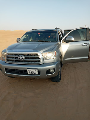 The car with its Pakistani driver in which we experienced "SAND DUNE BASHING"