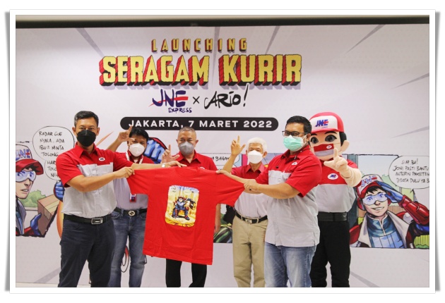 seragam merah baru kurir jne x ario