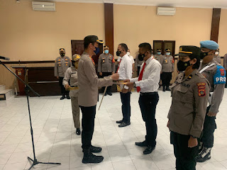 Memiliki Semangat Dedikasi Dalam Pelaksanaan Tugas Kapolres Buleleng Berikan Reward