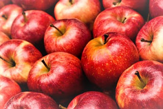 Apples are rich in iron, phosphorus, pectin, which perfectly removes toxins.