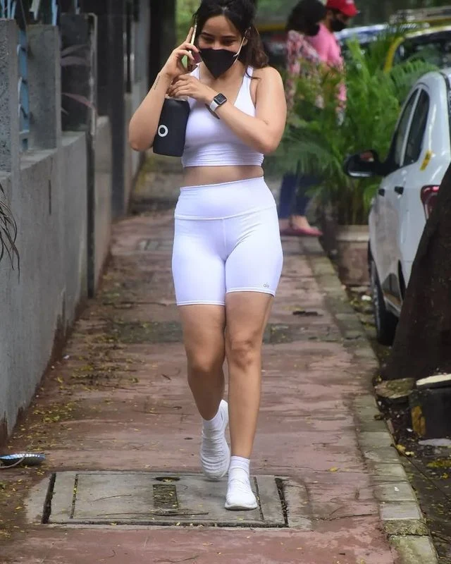 Neha Sharma after Gym Workout hot thighs and Butt in leggings | Neha Sharma hot Big Boobs and clevege Show, Neha Sharma gorgeous looks