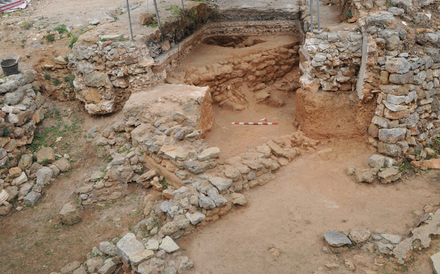 Εικ.7: Ανασκαφή στην οδό Κανεβάρω και Σκορδιλών (οικόπεδο Λιονάκη - Βλαμάκη). Γενική άποψη από τα νότια.