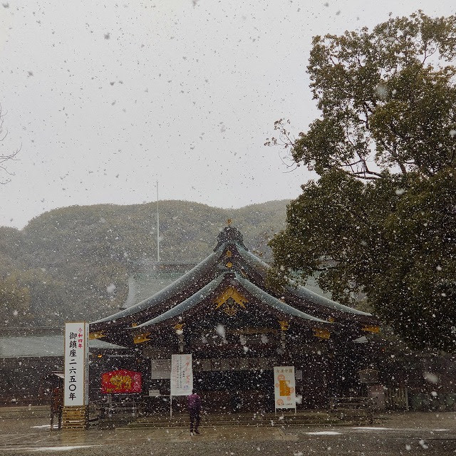 雪景色の真清田神社の写真