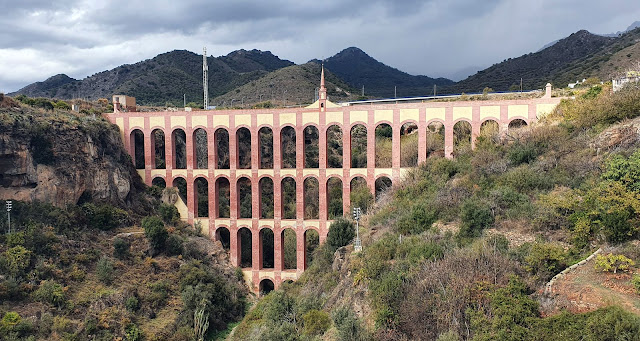 Photo 4/22 - L'aqueduc del Aguila date du X...
