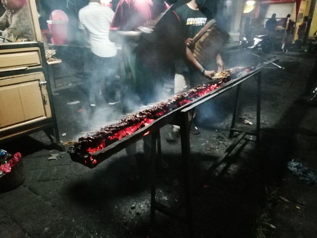 Sate Ayam Madura Ala Cak Burhan;Sate Cak Burhan, Sate Asli Khas Madura di Kota Probolinggo