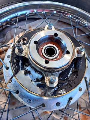 Honda CB500K1 rear wheel bearing retainer