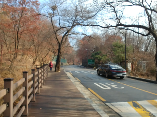 아차산 워커힐 가는 산책로