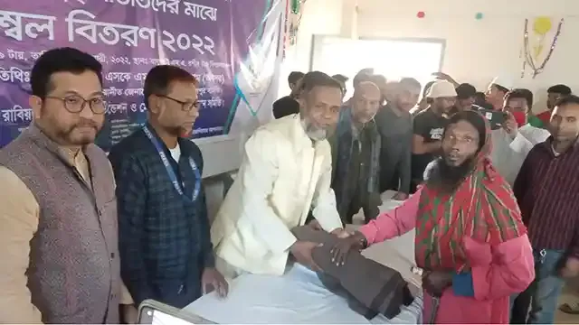 মেলান্দহে অন্ধদের মাঝে কম্বল বিতরণ