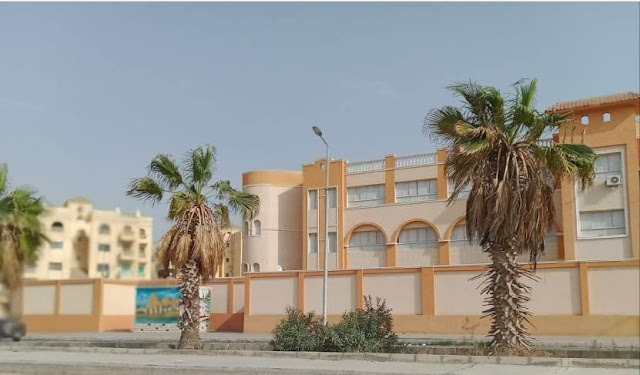 مدرسة الجولف الرسمية المتميزة للغات في مدينة الشروق