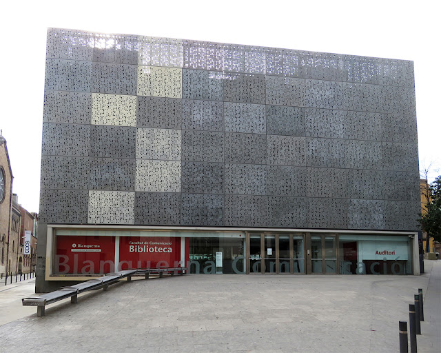 Biblioteca de la Facultad de Comunicación, Carrer de Valldonzella, Barcelona