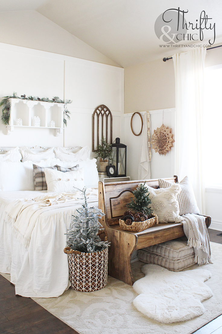 Cozy Christmas bedroom decor, christmas bedroom decorations, cottage christmas bedroom, white christmas decor, vintage bedroom decor, farmhouse christmas decorating ideas,
