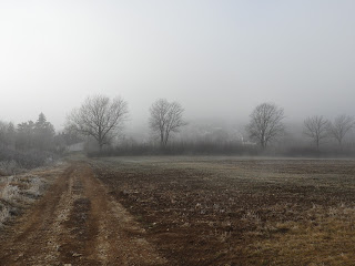 Még egy pillantás a falura, mielőtt ez is teljesen a ködbe vész