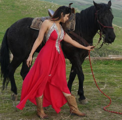 Horse Riding: Watch Actress Renu Kaushal in Sexy and Attractive Red Gown
