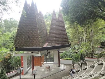 Arsitektur Gua Maria Sendangsono oleh almarhum Romo YB. Mangunwijaya