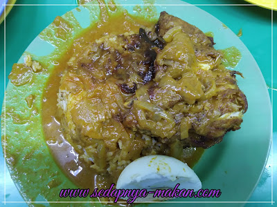 nasi kandar kuah banjir, ayam goreng, telur masin