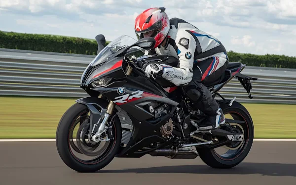 BMW S1000 RR tem novidades na linha 2022; preço - R$ 122.500