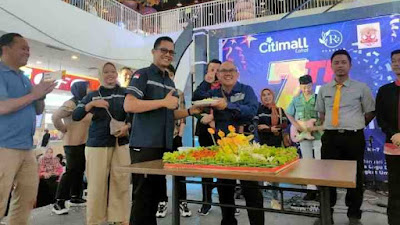 Anniversary Ke 7 Tahun Citimall Gelar Potong Tumpeng