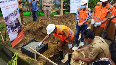 Peletakan Batu Pertama Pembangunan Toilet SD Oleh Wakil Bupati Bone