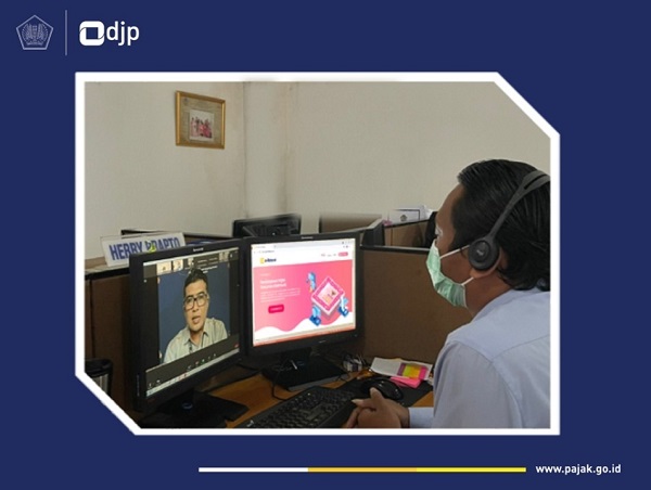 KPP Pratama Bandung Cibeunying bersama PT Pos Indonesia KCU Bandung menggelar sosialisasi meterai elektronik secara daring (Rabu,15/12)