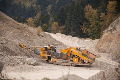 Industrial crusher machine in lithium mining