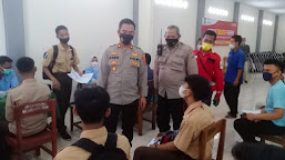 Tinjau Gerai Vaksinasi Presisi di SMK 1 PGRI Kota Serang, Wakapolres Serang Kota Himbau Prokes 