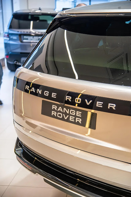 Xe Range Rover 7 chỗ phiên bản mới 2023 gia bao nhiêu