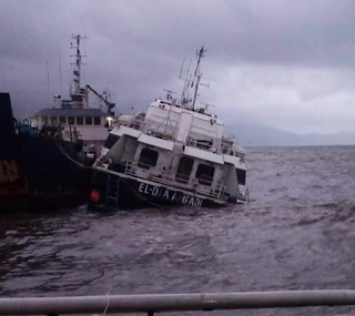 Le navire El-Djaanfari en détresse au port de Mutsamudu