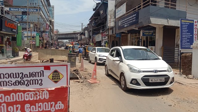 യാത്രാദുരിതം രൂക്ഷമായ് പൊന്നാനി ചമ്രവട്ടം ജംഗ്ഷൻ  ട്രോമോകെയർ വോളന്റിയർമാരുടെ ഇടപെടൽ അപര്യാപ്തം 