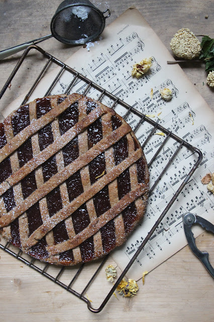 Cuillère et saladier : Linzertorte (tarte à la confiture) aux noix