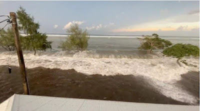 Peringatan tsunami berlaku di pantai baras as dan banjir di hawai