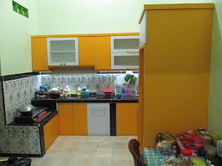 Kitchen Set Terbaru Warna Kuning