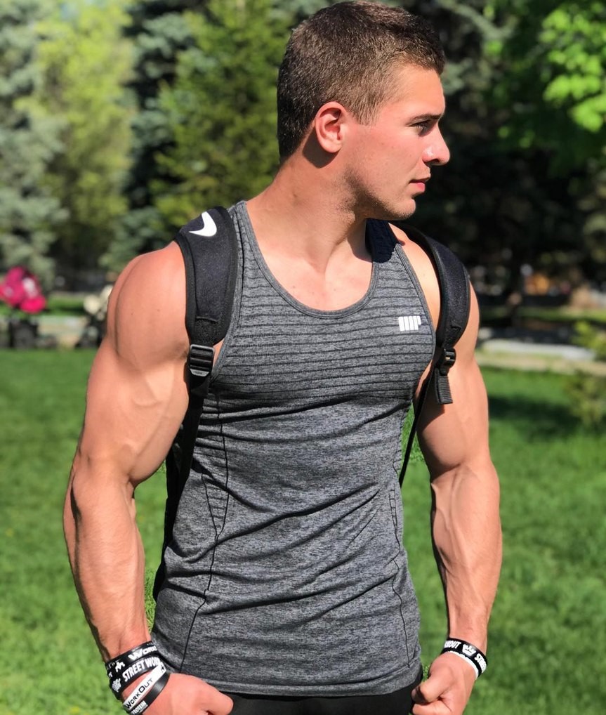 sexy-straight-guy-young-college-hunk-huge-strong-arms