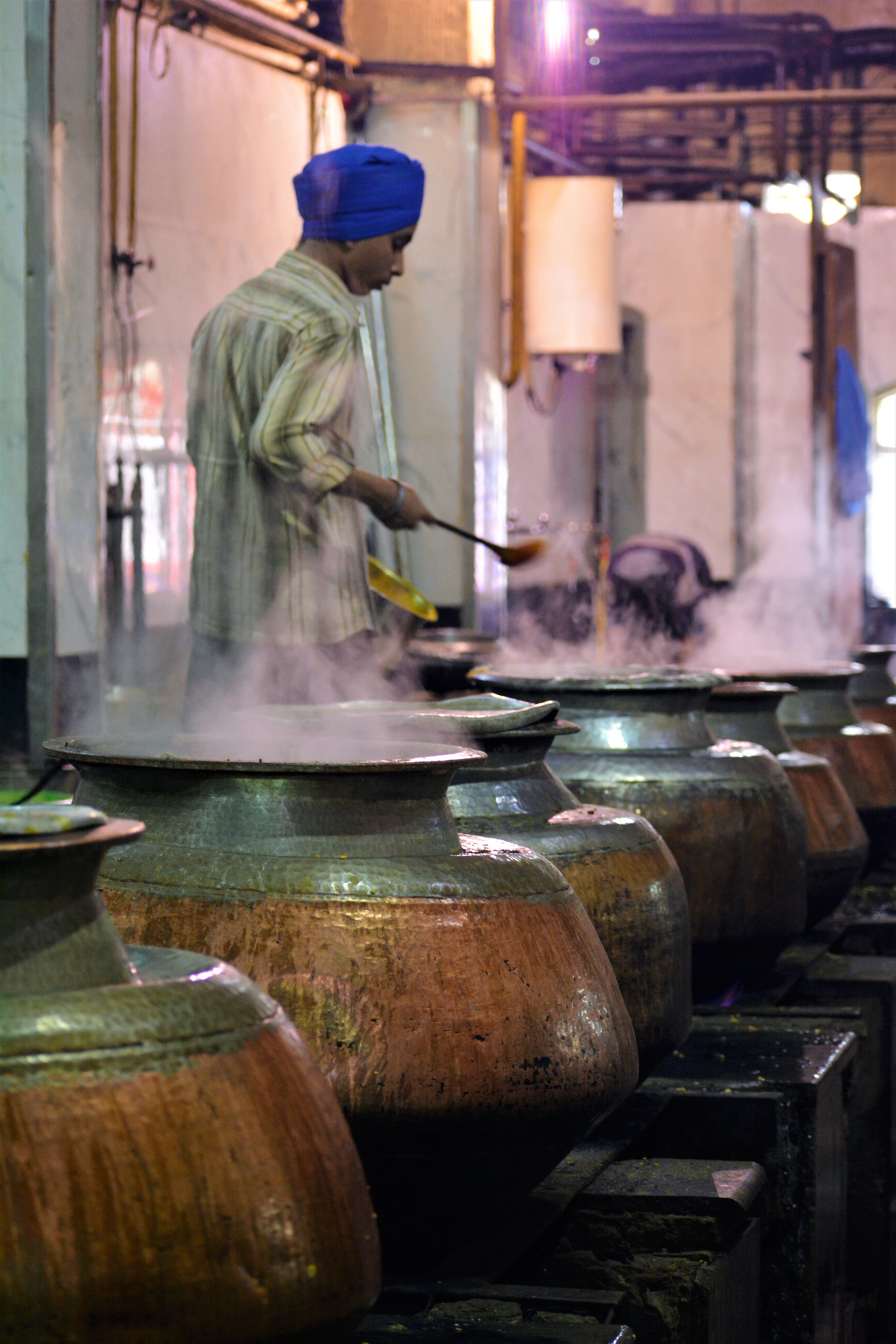 VOLUNTEER AT GURUDWARA BANGLA SAHIB