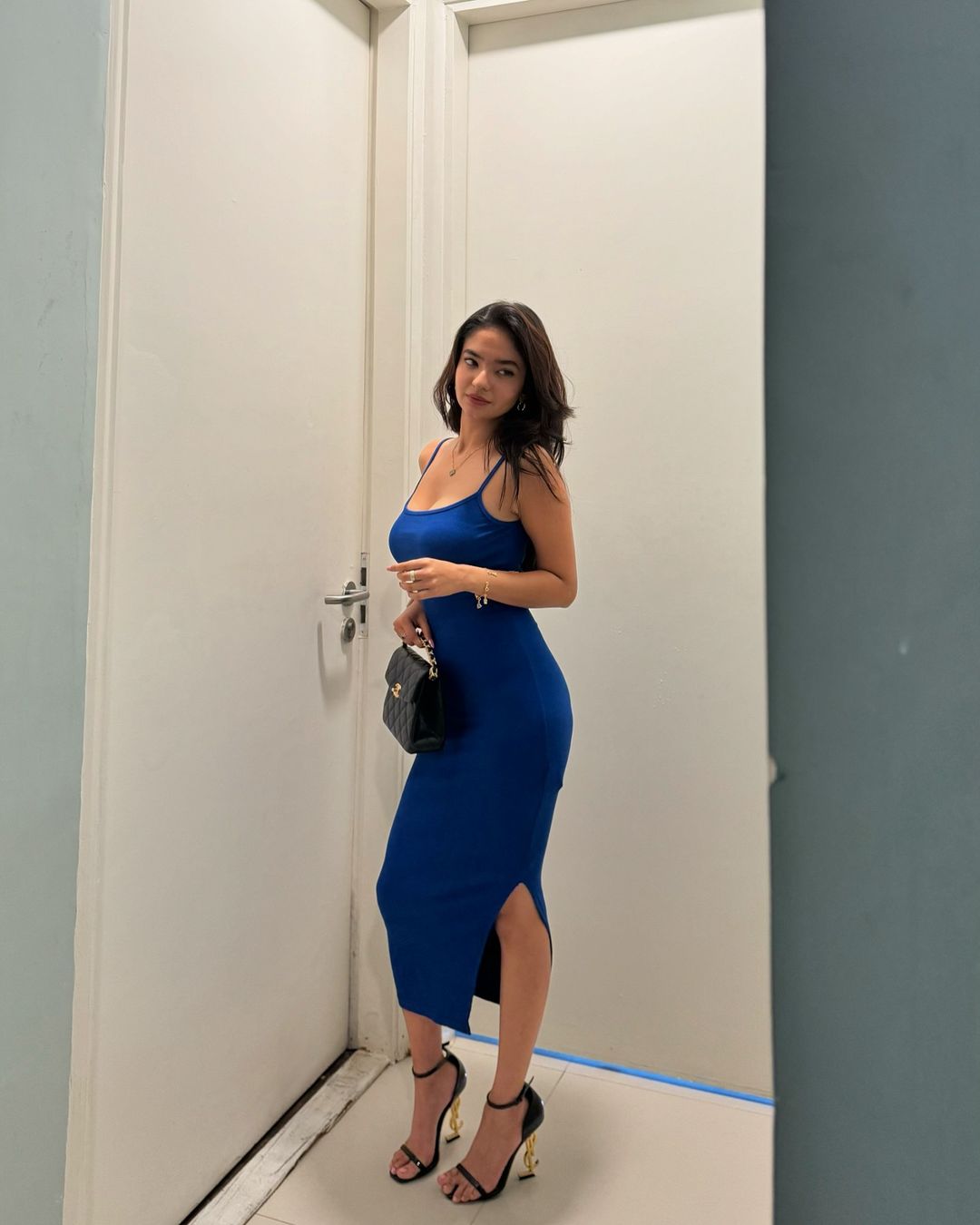 Is Anushka Sen’s Blue Bodycon Dress the Ultimate Showstopper?