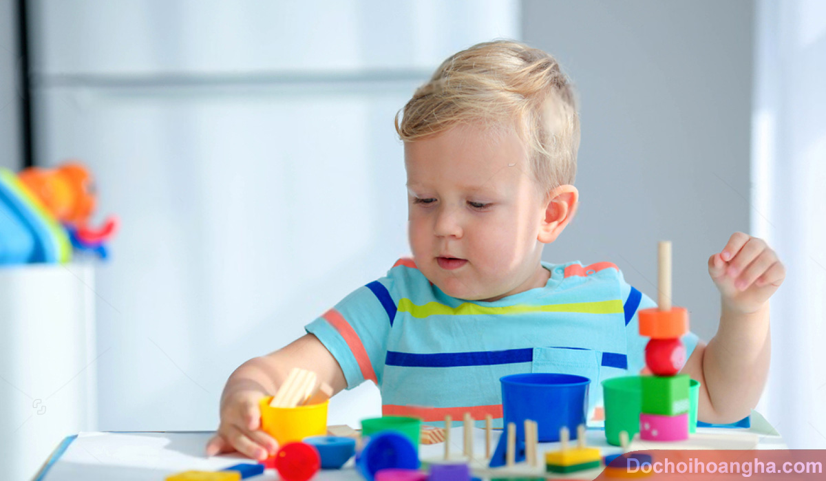 Tại sao cha mẹ nên mua đồ chơi thông minh bằng gỗ cho bé thay vì đồ chơi nhựa?