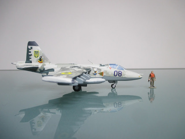 1/144 Sukhoi Su-25 Frogfoot diecast metal aircraft miniature