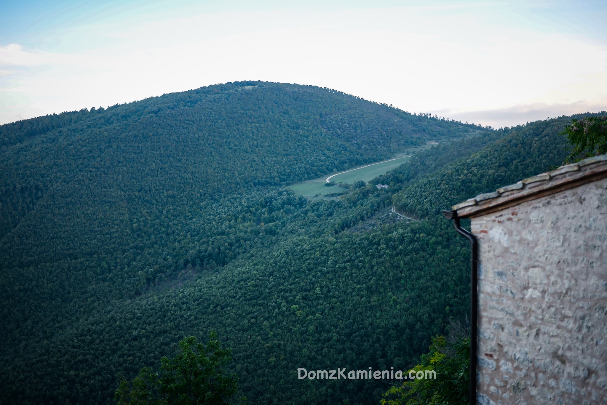 Elcito, Marche nieznany region Włoch, Dom z Kamienia blog