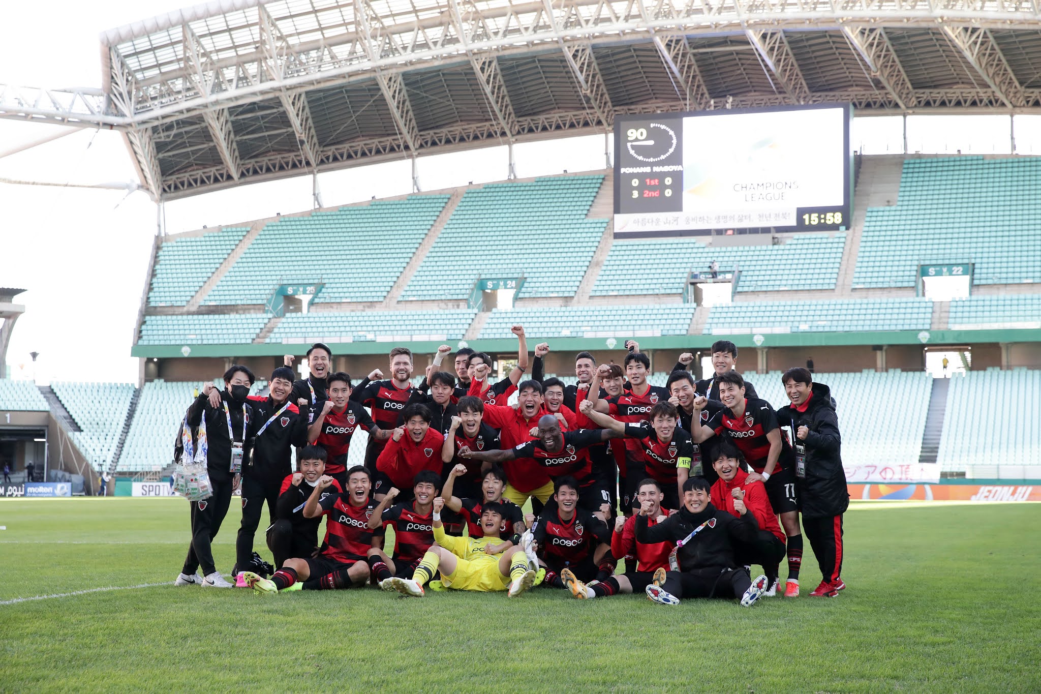 Pohang Steelers team photo