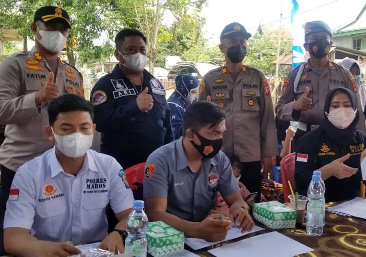 Kapolres Maros Meninjau Pelaksanaan Vaksinasi Massal di Kecamatan Marusu, Digelar Sat Narkoba 