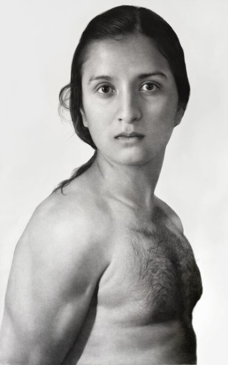 Clio Newton arte pinturas foto-realistas surreais a carvão mulheres com corpos de homens