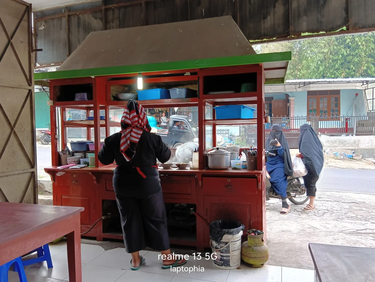 Enak! Menikmati Bakso dan Mie Ayam Botik Cepogo, Boyolali