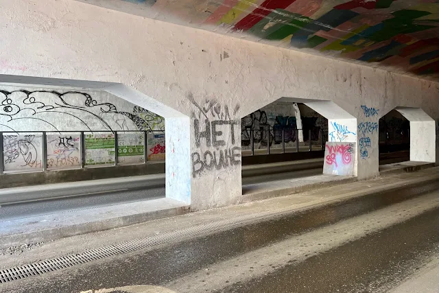 Верхняя Сыромятническая улица, Троицкий тоннель, «Нет войне»